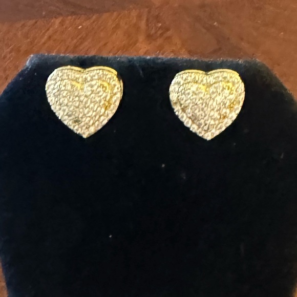 HEART SHAPED CUBIC ZIRCONIA PAVE STUD  GOLD TONE Beautiful EARRINGS - Picture 7 of 7